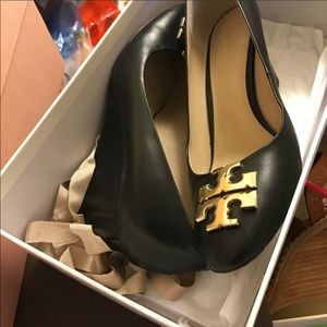 Tory Burch wedge size 6
